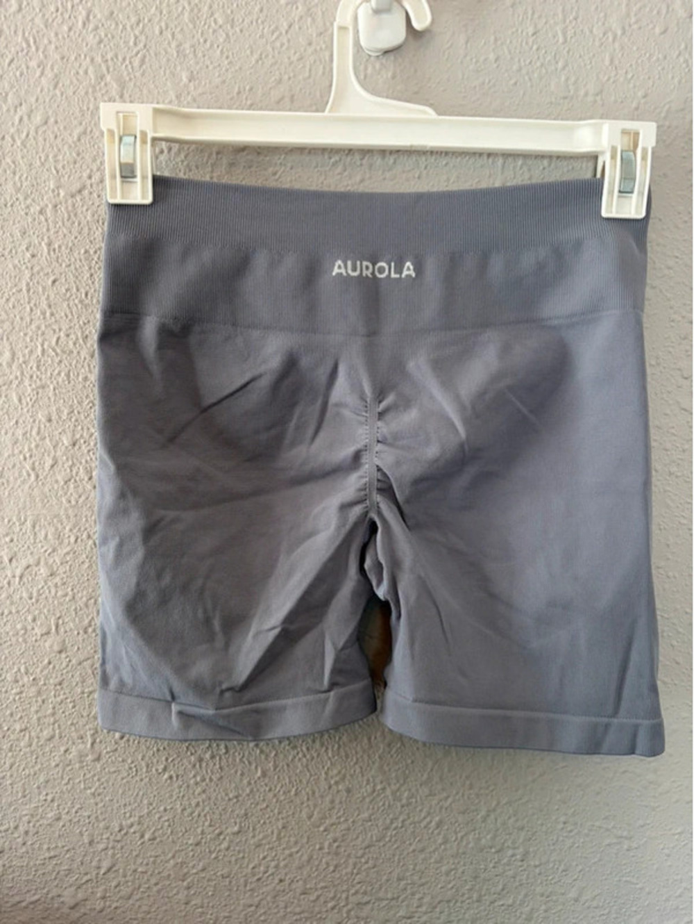 Aurola grey seamless scrunch biker shorts. Best for L